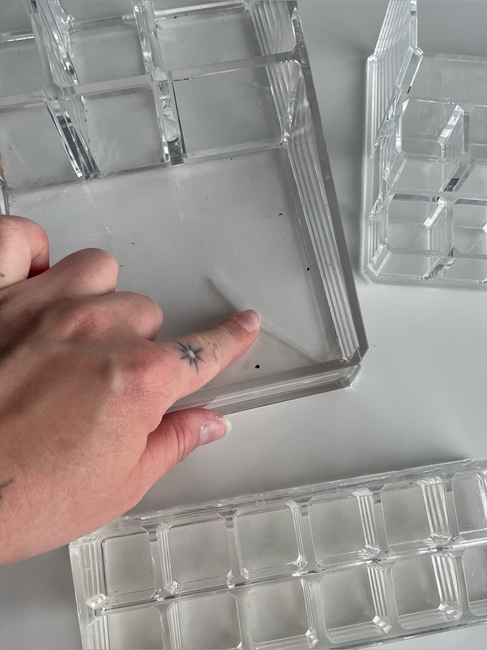 Clear Acrylic Makeup Organizer Desk Organizer Cosmetic Storage Vanity Tray Set - Picture 6 of 6